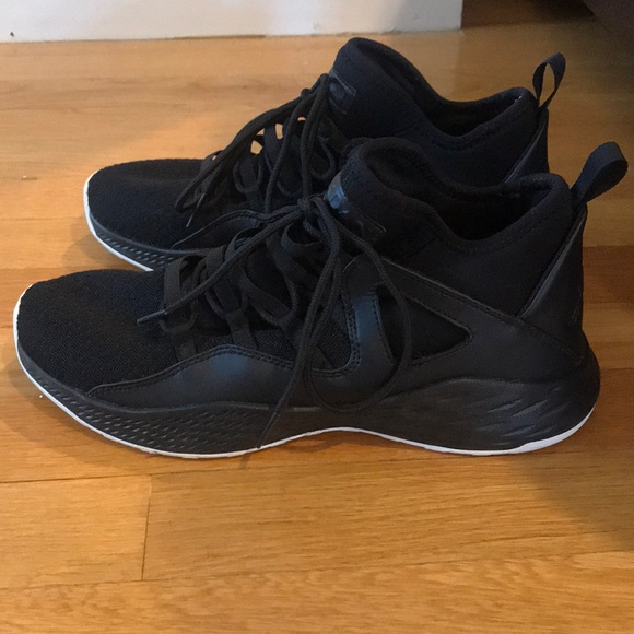 Sneakers - Picture 2 of 5